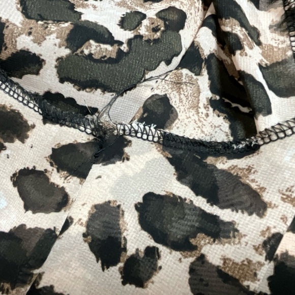 K d. BEAUTIFUL Poly Chiffon Animal Print Blouse w/ Black Chiffon Overlay Sz XL - Picture 8 of 11